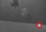 Standbild Bombardierung von Ballale Insel Ballale Salomonen, 1943, aus Sekunde 18 historischem Filmmaterial Videoclip 65675063012