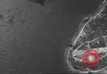 Standbild Bombardierung von Ballale Insel Ballale Salomonen, 1943, aus Sekunde 20 historischem Filmmaterial Videoclip 65675063012