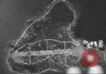 Standbild Bombardierung von Ballale Insel Ballale Salomonen, 1943, aus Sekunde 27 historischem Filmmaterial Videoclip 65675063012
