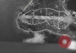 Standbild Bombardierung von Ballale Insel Ballale Salomonen, 1943, aus Sekunde 29 historischem Filmmaterial Videoclip 65675063012