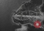Standbild Bombardierung von Ballale Insel Ballale Salomonen, 1943, aus Sekunde 32 historischem Filmmaterial Videoclip 65675063012