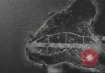 Standbild Bombardierung von Ballale Insel Ballale Salomonen, 1943, aus Sekunde 33 historischem Filmmaterial Videoclip 65675063012