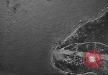 Standbild Bombardierung von Ballale Insel Ballale Salomonen, 1943, aus Sekunde 36 historischem Filmmaterial Videoclip 65675063012
