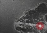 Standbild Bombardierung von Ballale Insel Ballale Salomonen, 1943, aus Sekunde 37 historischem Filmmaterial Videoclip 65675063012