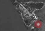 Standbild Bombardierung von Ballale Insel Ballale Salomonen, 1943, aus Sekunde 48 historischem Filmmaterial Videoclip 65675063012