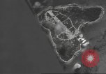 Standbild Bombardierung von Ballale Insel Ballale Salomonen, 1943, aus Sekunde 49 historischem Filmmaterial Videoclip 65675063012