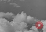 Standbild Bombardierung von Ballale Insel Ballale Salomonen, 1943, aus Sekunde 11 historischem Filmmaterial Videoclip 65675063013