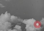 Standbild Bombardierung von Ballale Insel Ballale Salomonen, 1943, aus Sekunde 15 historischem Filmmaterial Videoclip 65675063013