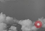 Standbild Bombardierung von Ballale Insel Ballale Salomonen, 1943, aus Sekunde 16 historischem Filmmaterial Videoclip 65675063013