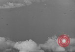 Standbild Bombardierung von Ballale Insel Ballale Salomonen, 1943, aus Sekunde 18 historischem Filmmaterial Videoclip 65675063013