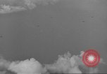 Standbild Bombardierung von Ballale Insel Ballale Salomonen, 1943, aus Sekunde 19 historischem Filmmaterial Videoclip 65675063013