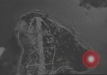 Standbild Bombardierung von Ballale Insel Ballale Salomonen, 1943, aus Sekunde 21 historischem Filmmaterial Videoclip 65675063013