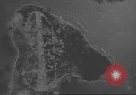 Standbild Bombardierung von Ballale Insel Ballale Salomonen, 1943, aus Sekunde 26 historischem Filmmaterial Videoclip 65675063013