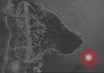 Standbild Bombardierung von Ballale Insel Ballale Salomonen, 1943, aus Sekunde 29 historischem Filmmaterial Videoclip 65675063013