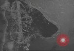 Standbild Bombardierung von Ballale Insel Ballale Salomonen, 1943, aus Sekunde 30 historischem Filmmaterial Videoclip 65675063013