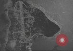 Standbild Bombardierung von Ballale Insel Ballale Salomonen, 1943, aus Sekunde 34 historischem Filmmaterial Videoclip 65675063013