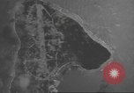 Standbild Bombardierung von Ballale Insel Ballale Salomonen, 1943, aus Sekunde 35 historischem Filmmaterial Videoclip 65675063013