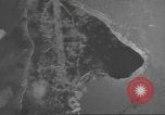 Standbild Bombardierung von Ballale Insel Ballale Salomonen, 1943, aus Sekunde 39 historischem Filmmaterial Videoclip 65675063013