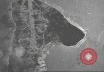 Standbild Bombardierung von Ballale Insel Ballale Salomonen, 1943, aus Sekunde 41 historischem Filmmaterial Videoclip 65675063013