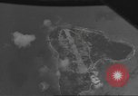 Standbild Bombardierung von Ballale Insel Ballale Salomonen, 1943, aus Sekunde 44 historischem Filmmaterial Videoclip 65675063013