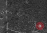 Standbild Bombardierung von Ballale Insel Ballale Salomonen, 1943, aus Sekunde 52 historischem Filmmaterial Videoclip 65675063013