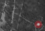 Standbild Bombardierung von Ballale Insel Ballale Salomonen, 1943, aus Sekunde 55 historischem Filmmaterial Videoclip 65675063013