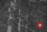 Standbild Bombardierung von Ballale Insel Ballale Salomonen, 1943, aus Sekunde 57 historischem Filmmaterial Videoclip 65675063013