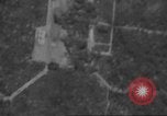 Standbild Bombardierung von Ballale Insel Ballale Salomonen, 1943, aus Sekunde 58 historischem Filmmaterial Videoclip 65675063013