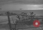 Standbild USA Flugzeuge Insel Ballale Salomonen, 1943, aus Sekunde 6 historischem Filmmaterial Videoclip 65675063014