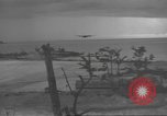 Standbild USA Flugzeuge Insel Ballale Salomonen, 1943, aus Sekunde 7 historischem Filmmaterial Videoclip 65675063014