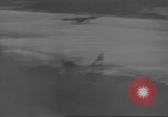 Standbild USA Flugzeuge Insel Ballale Salomonen, 1943, aus Sekunde 17 historischem Filmmaterial Videoclip 65675063014