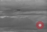 Standbild USA Flugzeuge Insel Ballale Salomonen, 1943, aus Sekunde 21 historischem Filmmaterial Videoclip 65675063014