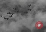 Standbild USA Flugzeuge Insel Ballale Salomonen, 1943, aus Sekunde 55 historischem Filmmaterial Videoclip 65675063014