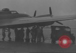 Standbild USA Flugzeuge Munda New Georgia Salomonen, 1943, aus Sekunde 9 historischem Filmmaterial Videoclip 65675063015