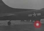 Standbild USA Flugzeuge Munda New Georgia Salomonen, 1943, aus Sekunde 15 historischem Filmmaterial Videoclip 65675063015