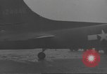 Standbild USA Flugzeuge Munda New Georgia Salomonen, 1943, aus Sekunde 16 historischem Filmmaterial Videoclip 65675063015