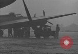 Standbild USA Flugzeuge Munda New Georgia Salomonen, 1943, aus Sekunde 21 historischem Filmmaterial Videoclip 65675063015