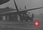Standbild USA Flugzeuge Munda New Georgia Salomonen, 1943, aus Sekunde 23 historischem Filmmaterial Videoclip 65675063015