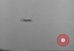 Standbild USA Flugzeuge Munda New Georgia Salomonen, 1943, aus Sekunde 56 historischem Filmmaterial Videoclip 65675063015