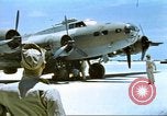 Standbild USAAF B-17s auf den Midway-inseln im Zweiten Weltkrieg Midway Island, 1942, aus Sekunde 8 historischem Filmmaterial Videoclip 65675063018