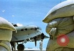Standbild USAAF B-17s auf den Midway-inseln im Zweiten Weltkrieg Midway Island, 1942, aus Sekunde 11 historischem Filmmaterial Videoclip 65675063018