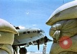 Standbild USAAF B-17s auf den Midway-inseln im Zweiten Weltkrieg Midway Island, 1942, aus Sekunde 12 historischem Filmmaterial Videoclip 65675063018