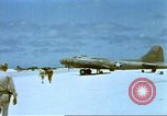 Standbild USAAF B-17s auf den Midway-inseln im Zweiten Weltkrieg Midway Island, 1942, aus Sekunde 27 historischem Filmmaterial Videoclip 65675063018