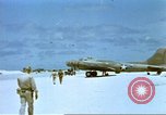 Standbild USAAF B-17s auf den Midway-inseln im Zweiten Weltkrieg Midway Island, 1942, aus Sekunde 29 historischem Filmmaterial Videoclip 65675063018