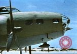 Standbild USAAF B-17s auf den Midway-inseln im Zweiten Weltkrieg Midway Island, 1942, aus Sekunde 43 historischem Filmmaterial Videoclip 65675063018