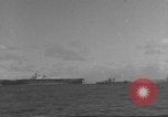Standbild USS Hornet Fire während der Schlacht von Santa Cruz Insel in Zweiten Weltkrieg Pazifik, 1942, aus Sekunde 4 historischem Filmmaterial Videoclip 65675063023