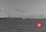 Standbild USS Hornet Fire während der Schlacht von Santa Cruz Insel in Zweiten Weltkrieg Pazifik, 1942, aus Sekunde 7 historischem Filmmaterial Videoclip 65675063023