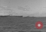 Standbild USS Hornet Fire während der Schlacht von Santa Cruz Insel in Zweiten Weltkrieg Pazifik, 1942, aus Sekunde 9 historischem Filmmaterial Videoclip 65675063023