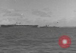 Standbild USS Hornet Fire während der Schlacht von Santa Cruz Insel in Zweiten Weltkrieg Pazifik, 1942, aus Sekunde 10 historischem Filmmaterial Videoclip 65675063023
