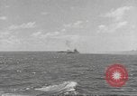 Standbild USS Hornet Fire während der Schlacht von Santa Cruz Insel in Zweiten Weltkrieg Pazifik, 1942, aus Sekunde 25 historischem Filmmaterial Videoclip 65675063023